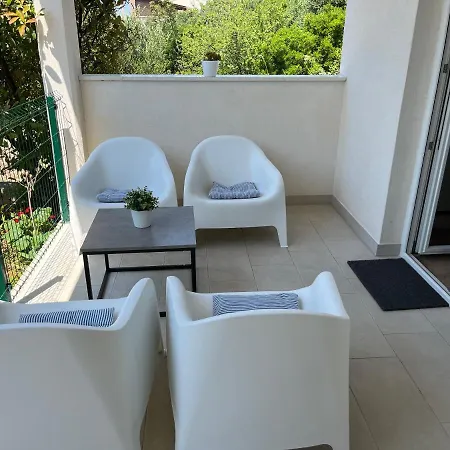Luxury Nikolina Sea&city View Apartment *