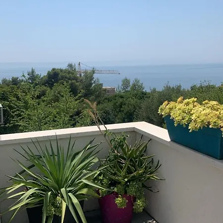 Luxury Nikolina Sea&city View Apartment