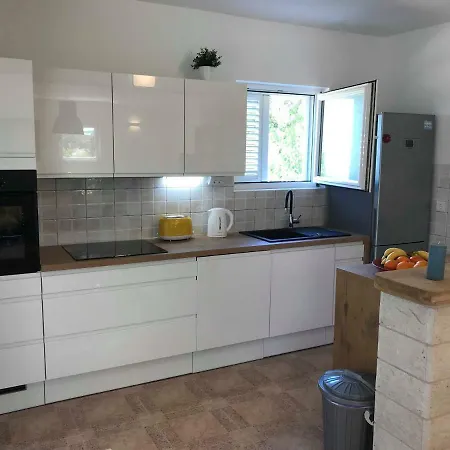 Apartment Luxury Nikolina Sea&city View