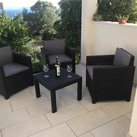 Luxury Nikolina Sea&city View Apartment