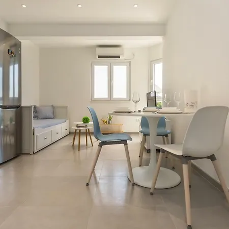 Luxury Nikolina Sea&city View Apartment