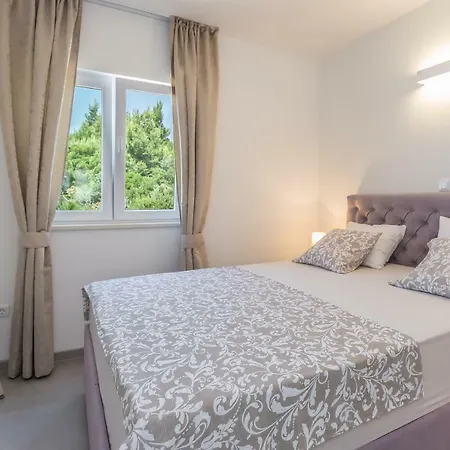 Apartment Luxury Nikolina Sea&city View