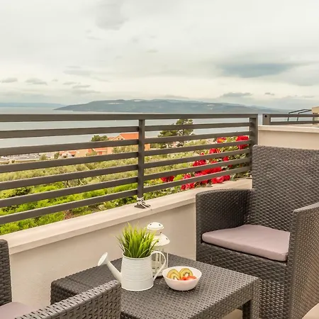 Luxury Nikolina Sea&city View Apartment