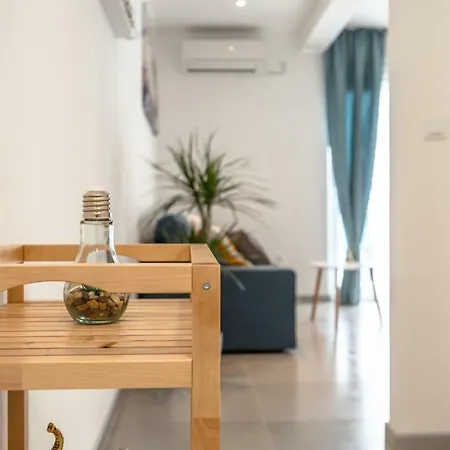 Luxury Nikolina Sea&city View Apartment