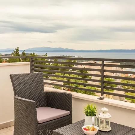 Luxury Nikolina Sea&city View Apartment *