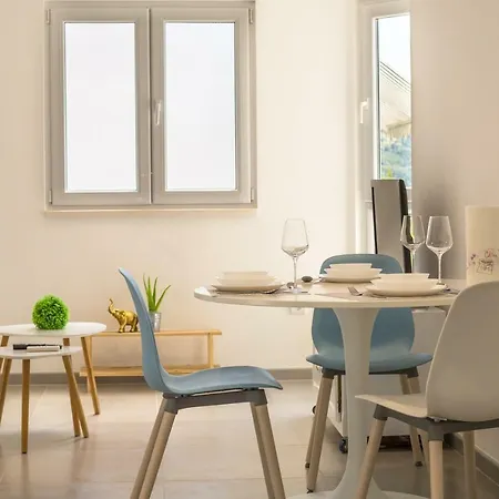 Luxury Nikolina Sea&city View Apartment *